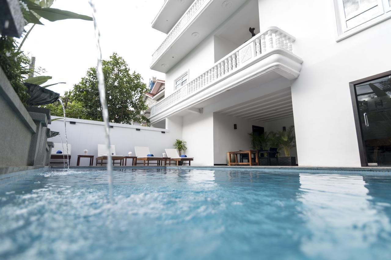 Hotel De L'Homme Phnom Penh Bagian luar foto