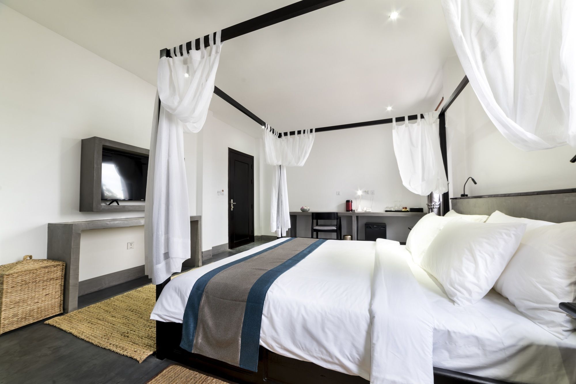 Hotel De L'Homme Phnom Penh Bagian luar foto